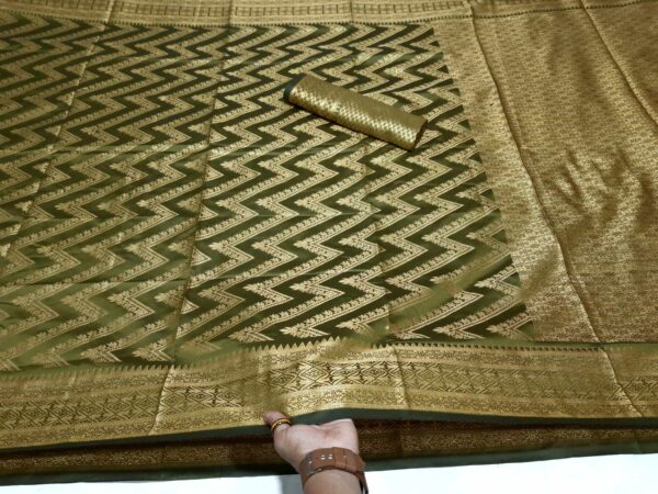 Benaroshi Katan Saree (বেনারসি কাতান শাড়ি) - Image 4