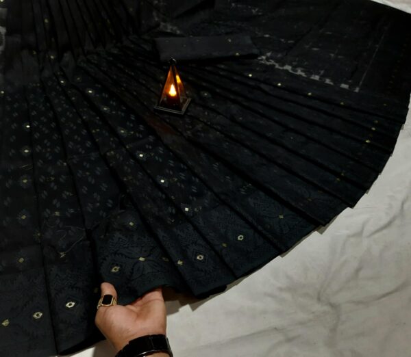 Kalo Jamdani Saree (কালো জামদানী শাড়ি) - Image 3